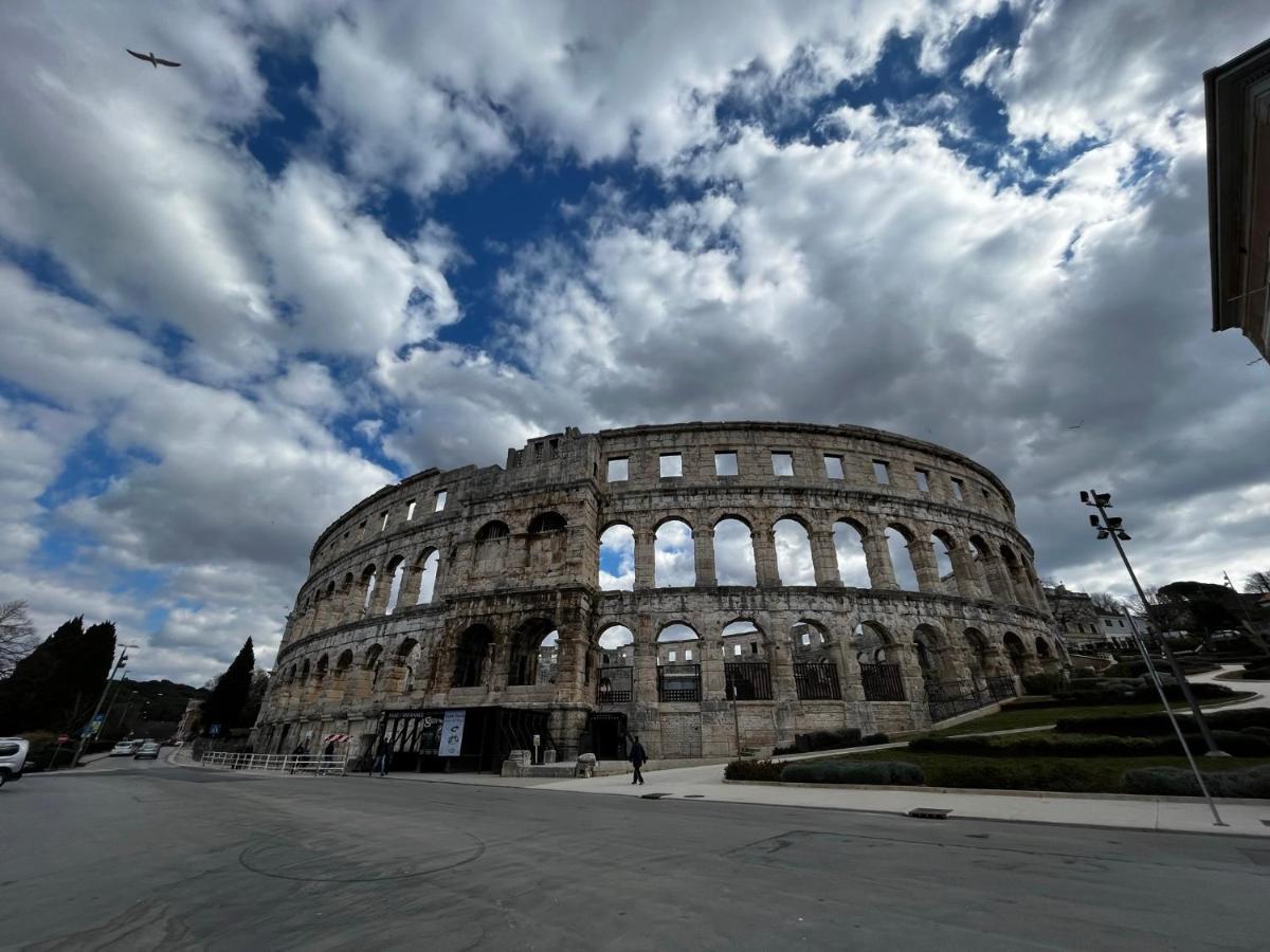 Appartamento Domus Nostrae-Pola Esterno foto
